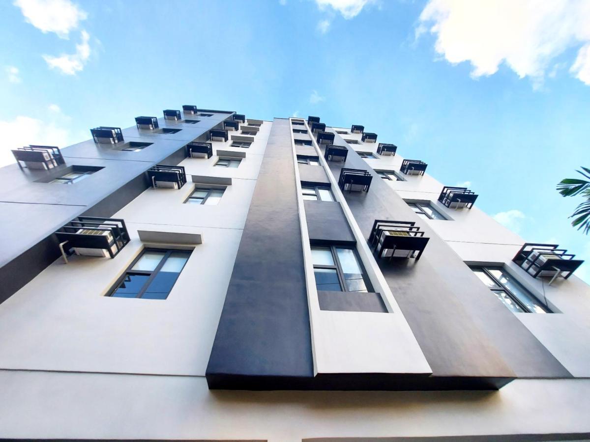 Airobedz Makati - A Value Hotel Manila Exterior photo